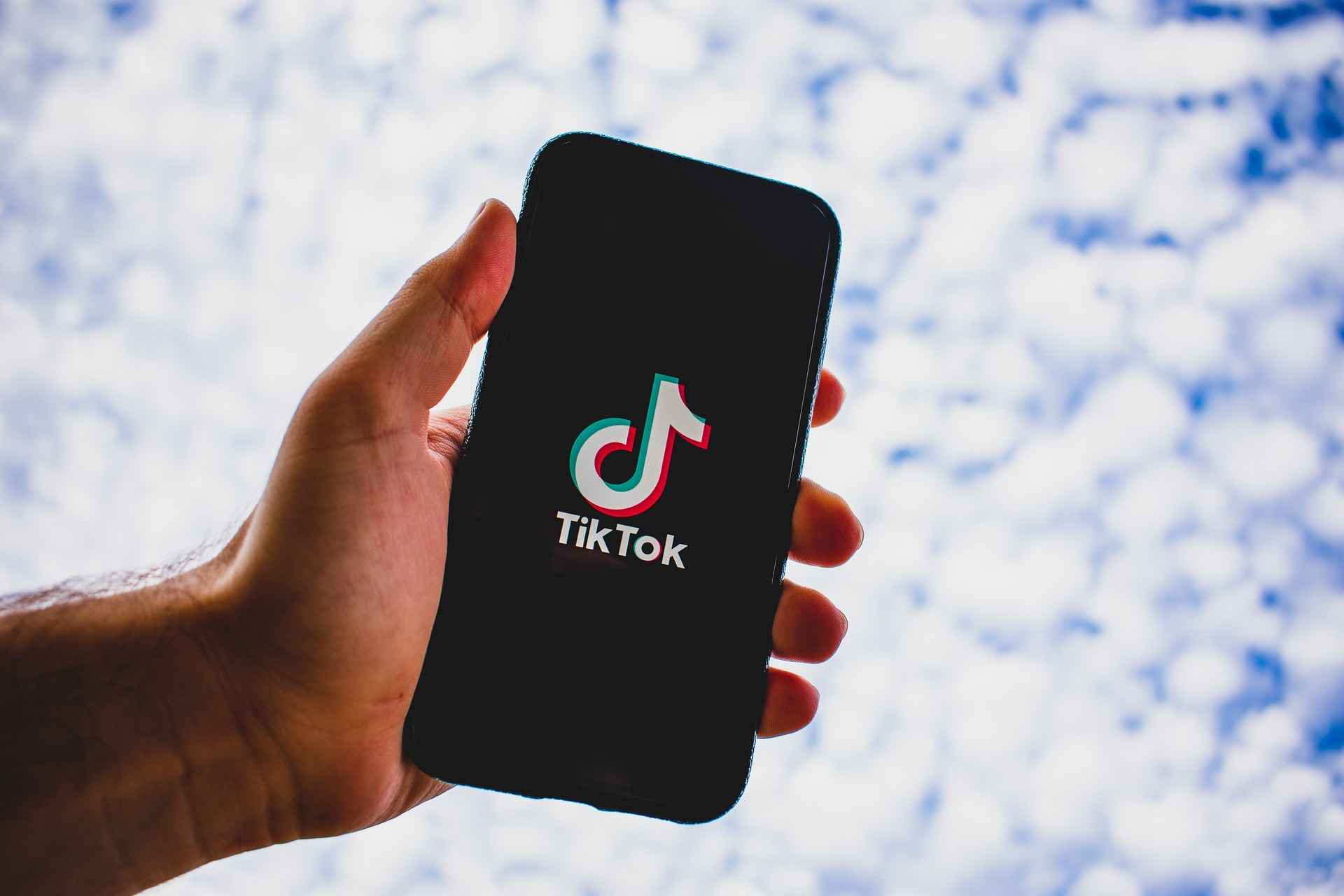 Jasa Share TikTok untuk Kreator, Influencer, dan Brand!