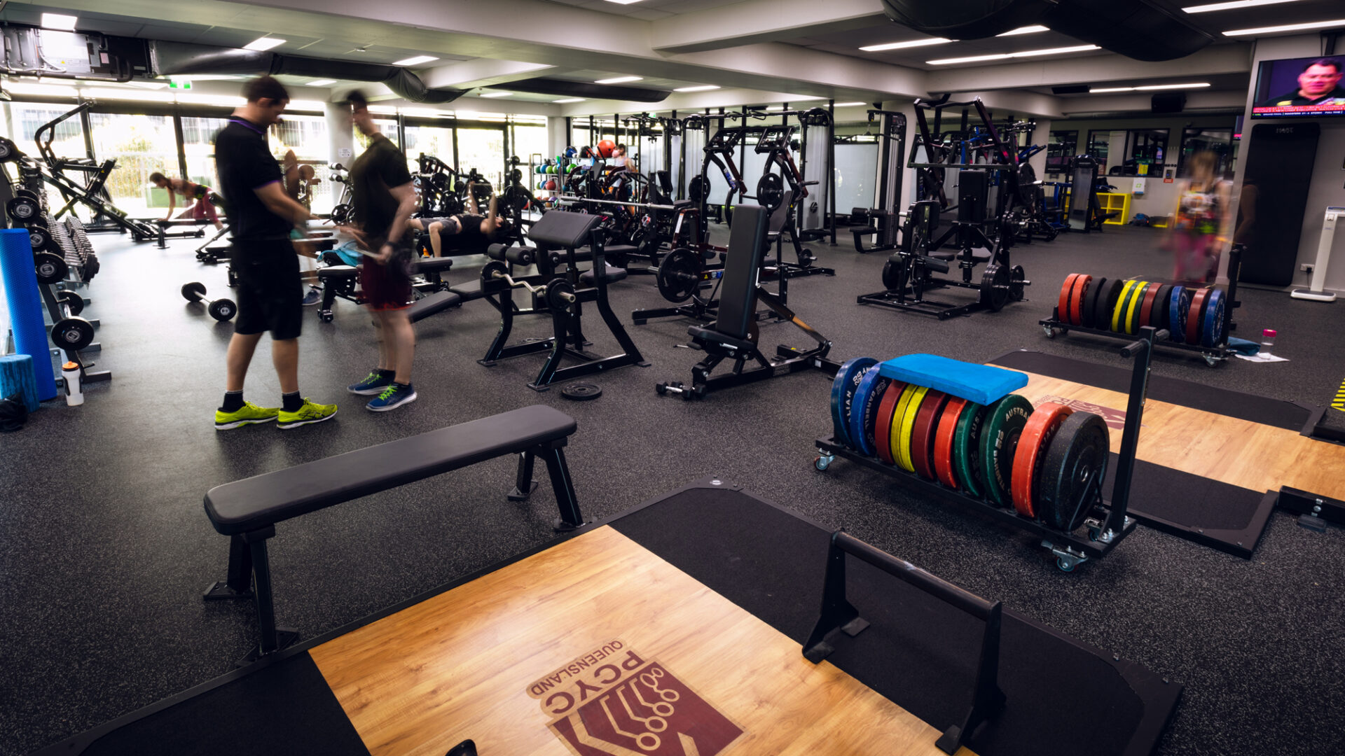 Membangun Hubungan Melalui Sosmed: Rajakomen.com sebagai Pendukung Sosmed Community Gym yang Efektif